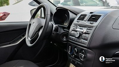 В 2025 году продажи новых легковых автомобилей в России упали на 15,5%