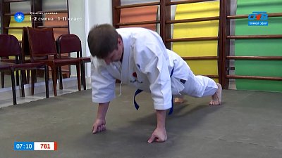 Человек-оркестр в сюжете «Врач, бард, каратист»