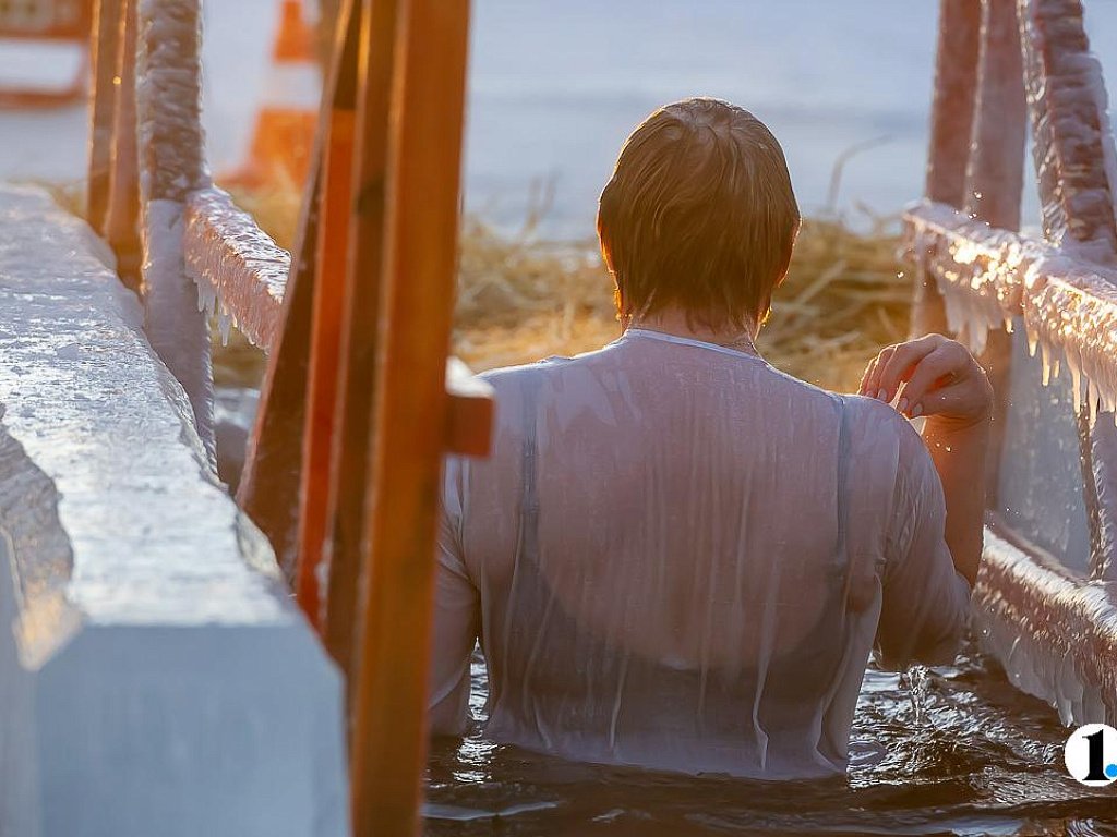 В Челябинске температура воды в проруби достигает +4 градусов