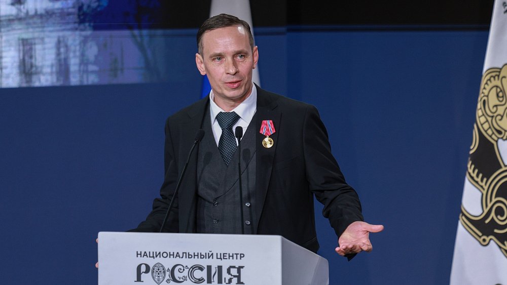 Челябинского актера Николая Осминова наградили медалью в Москве