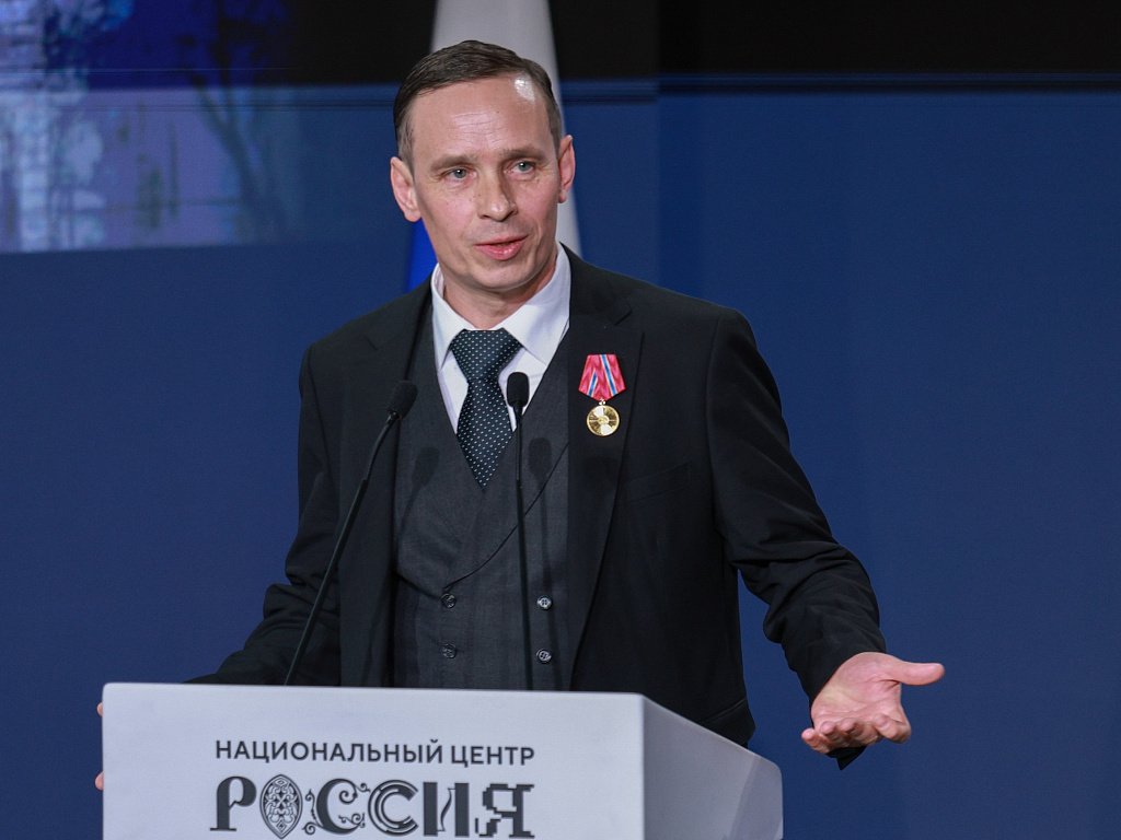 Челябинского актера Николая Осминова наградили медалью в Москве