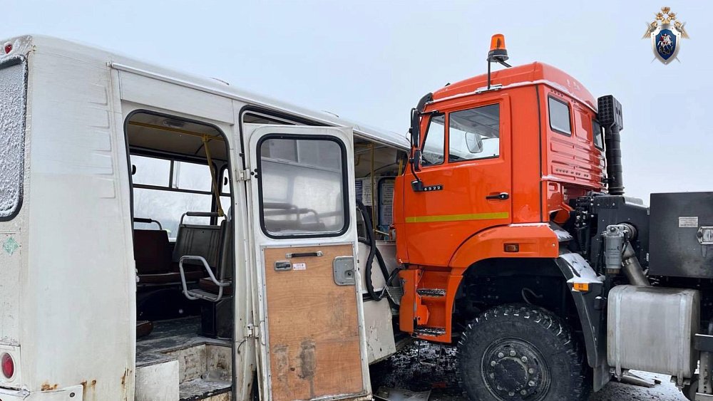 Под Челябинском 9 человек увезли в больницу после ДТП с автобусом