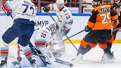 Хоккеисты «Металлурга» выиграли у «Амура» и продлили победную серию до 8 матчей