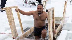 Студенты из Африки окунулись в крещенскую купель в Челябинске