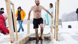 Студенты из Африки окунулись в крещенскую купель в Челябинске