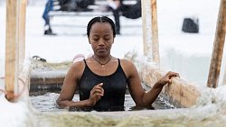 Студенты из Африки окунулись в крещенскую купель в Челябинске