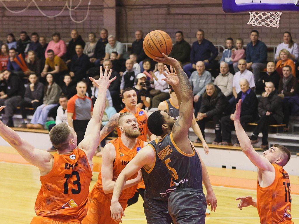 Команда «ЧБК» в баскетбольном триллере уступила клубу «Темп-СУМЗ» в Суперлиге
