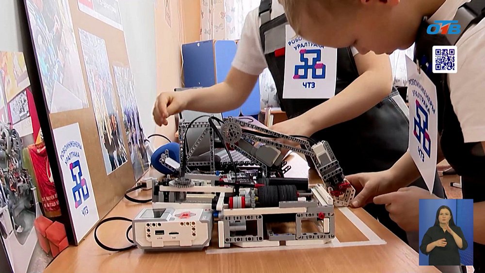 Челябинские школьники представили своего сервисного робота