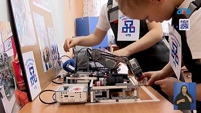 Челябинские школьники представили своего сервисного робота