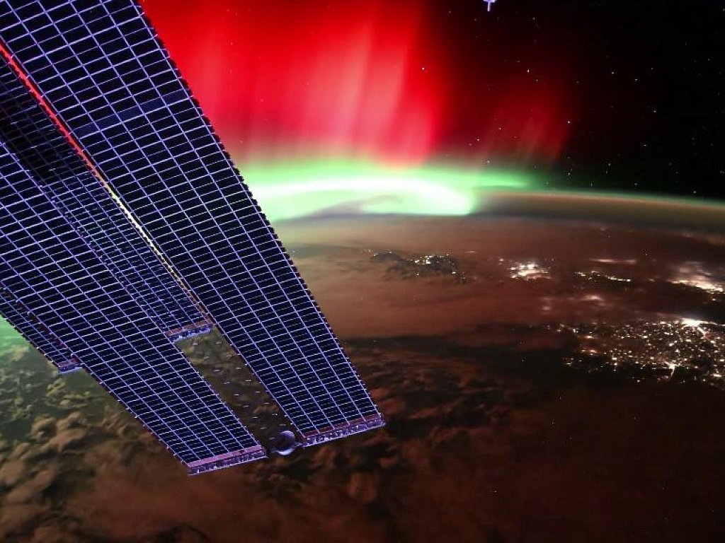 Российский космонавт запечатлел с МКС северное сияние редкого свечения