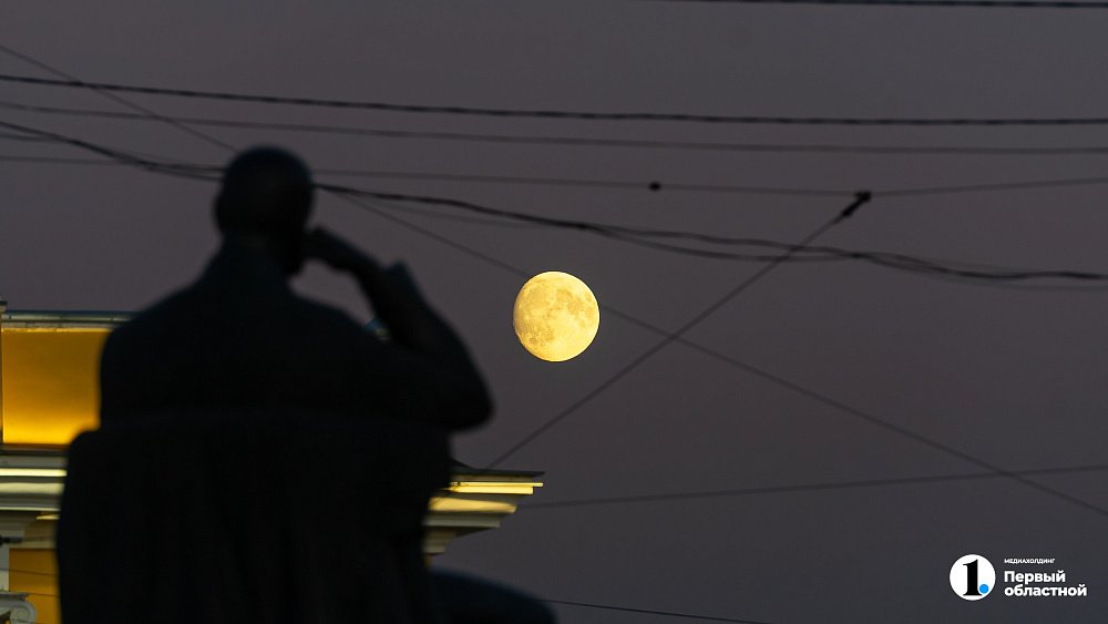 Челябинцы увидят сближение Луны с Сатурном и Нептуном 23 января