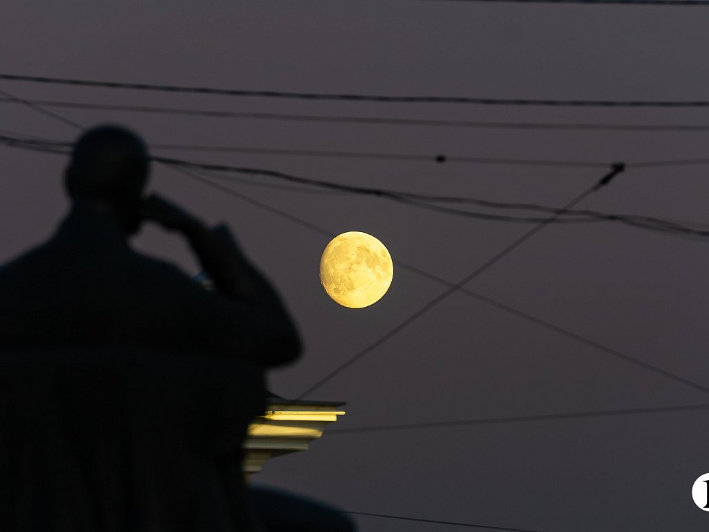 Челябинцы увидят сближение Луны с Сатурном и Нептуном 23 января