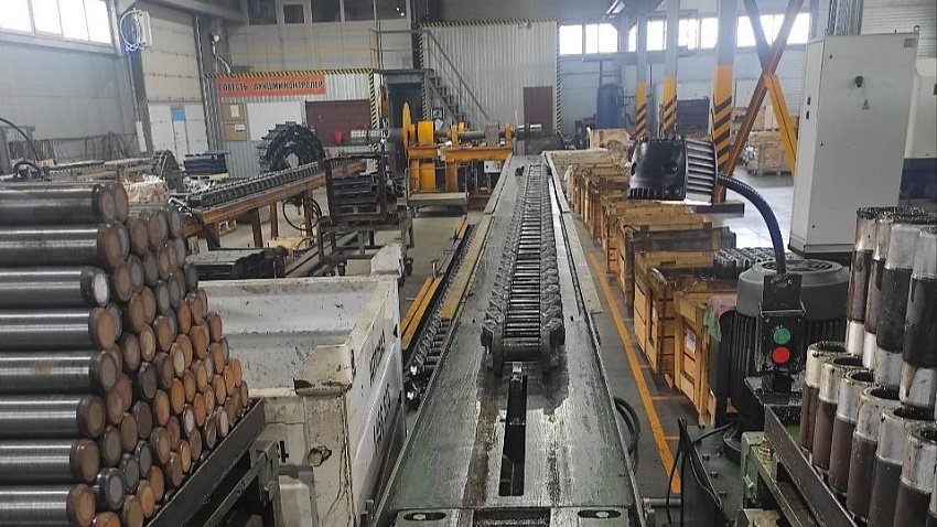 Челябинский завод с помощью льготного займа наладит выпуск деталей для гусеничной техники