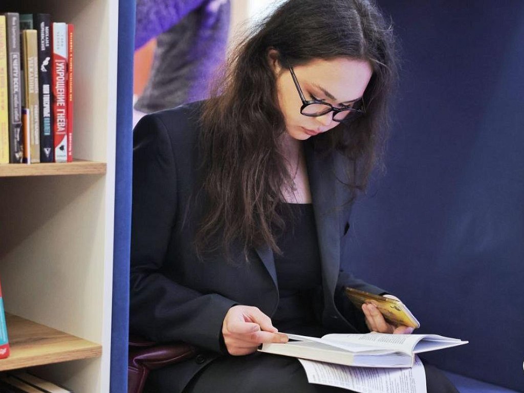 Жители Челябинска в 2025 году покупали путеводители и научную литературу