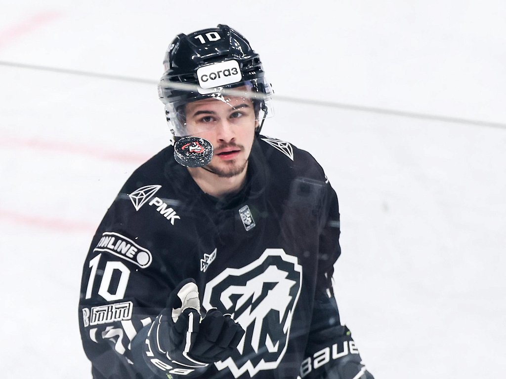 Артемий Низамеев забил второй гол в КХЛ и помог «Трактору» выиграть у «Адмирала»