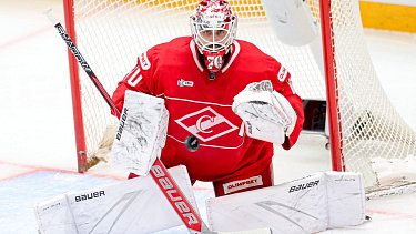 Хоккейный клуб «Трактор» купил у «Спартака» вратаря Дмитрия Николаева