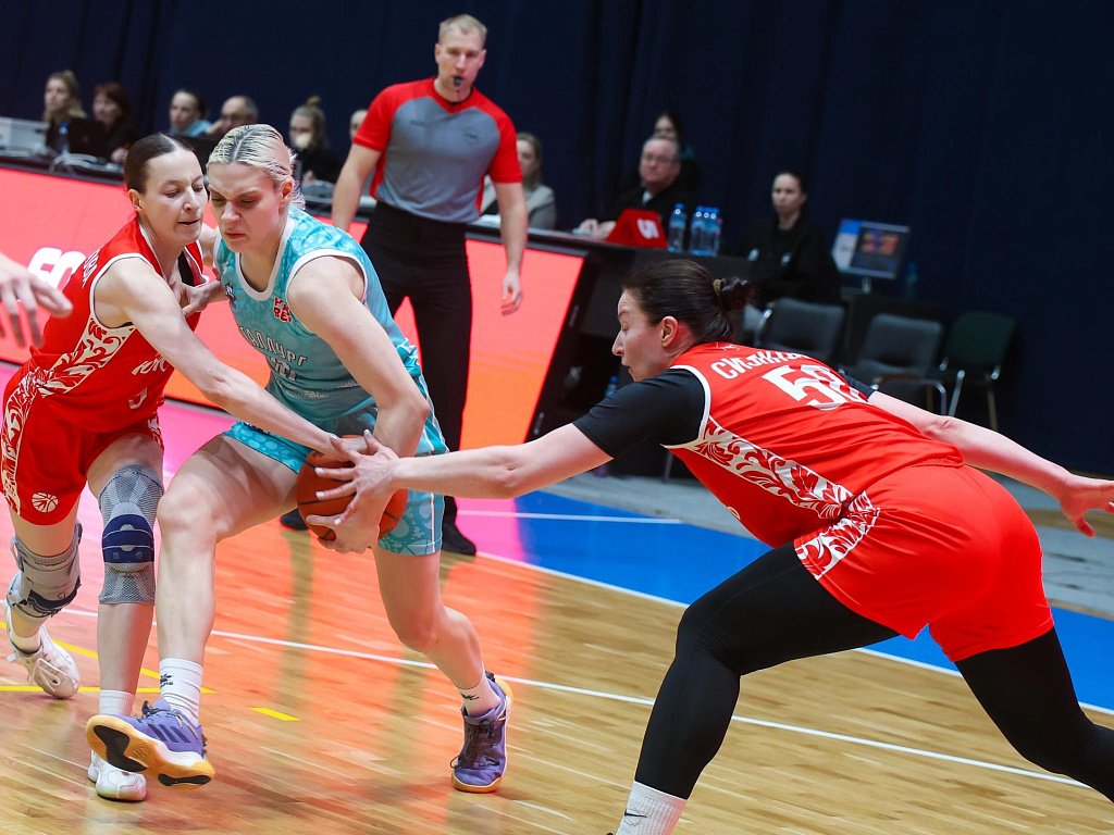 Баскетболистки «Металлурга» уверенно движутся к чемпионству в Высшей лиге