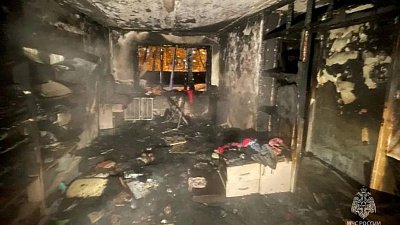 В Челябинске спасли восемь человек на пожаре по улице Набережной