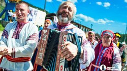 «Человек за объективом видит больше»: в Челябинске открылась фотовыставка Олега Каргаполова