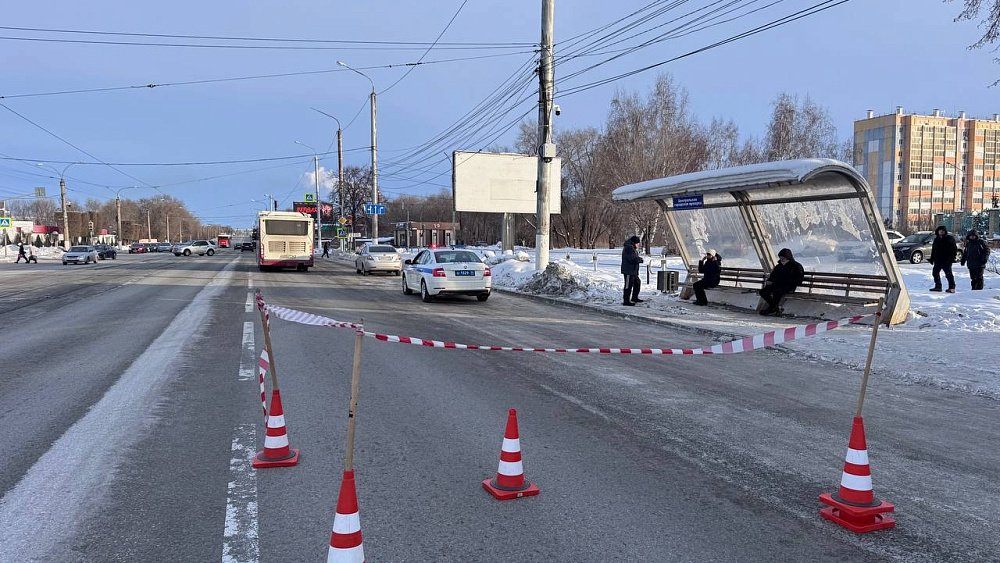 В Магнитогорске 9‑летний ребенок попал под машину при выходе из трамвая