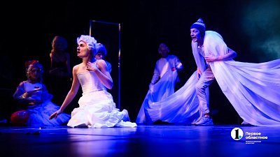 Челябинский Камерный театр прервал череду драм комедией «Синее чудовище»