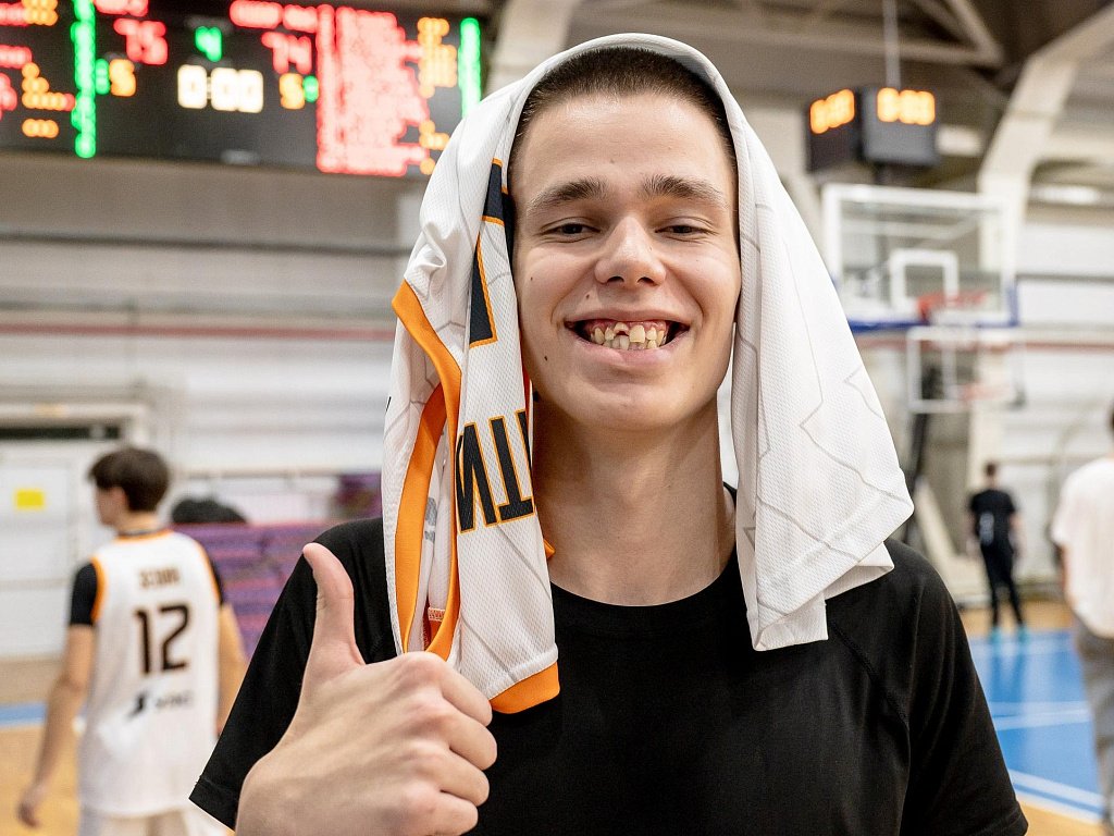 Челябинскому баскетболисту выбили зуб во время матча на первенстве ДЮБЛ