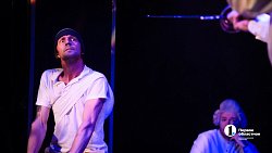 Челябинский Камерный театр прервал череду драм комедией «Синее чудовище»