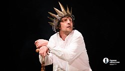 Челябинский Камерный театр прервал череду драм комедией «Синее чудовище»