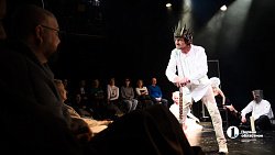 Челябинский Камерный театр прервал череду драм комедией «Синее чудовище»