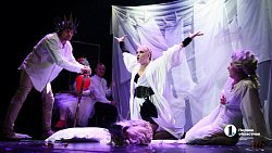 Челябинский Камерный театр прервал череду драм комедией «Синее чудовище»