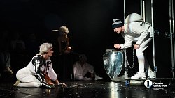 Челябинский Камерный театр прервал череду драм комедией «Синее чудовище»