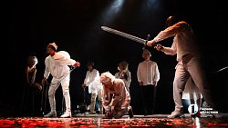 Челябинский Камерный театр прервал череду драм комедией «Синее чудовище»