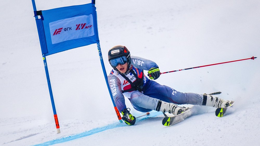 Миасский горнолыжник Семен Челмакин завоевал серебро на этапе Кубка России