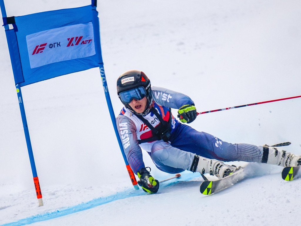 Миасский горнолыжник Семен Челмакин завоевал серебро на этапе Кубка России