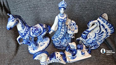 Жительница Челябинской области рассказала о любимых работах из коллекции гжели