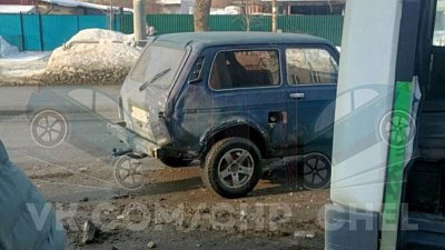 В Челябинске автомобилист сбил двух пешеходов и врезался в маршрутку