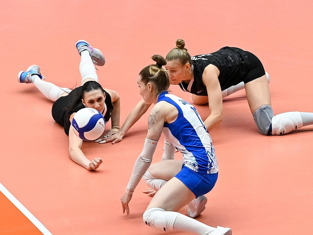 Волейбольный клуб «Динамо-Метар» потерпел разгромное поражение от лидера Суперлиги