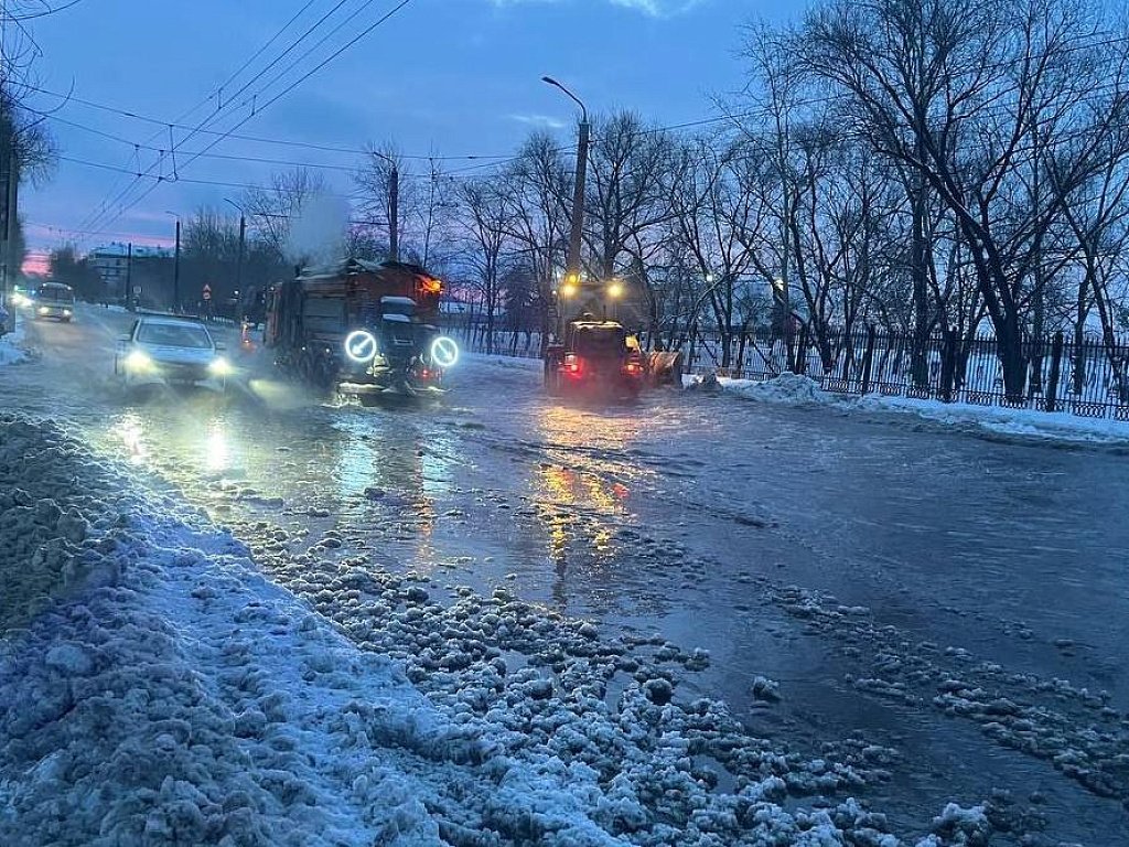 В Ленинском районе Челябинска перекрыли дорогу из‑за коммунального ЧП