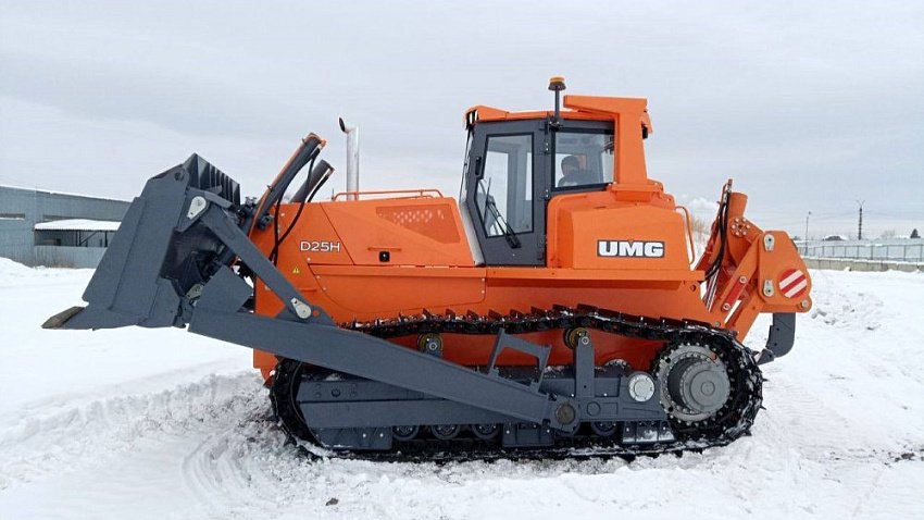 Челябинские машиностроители представили опытный образец мощного 24‑тонного бульдозера