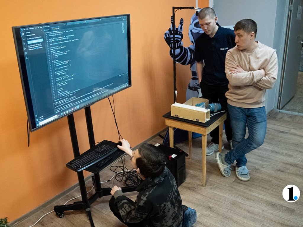 Школьники из Челябинска создают систему контроля для промышленной группы «Метран»