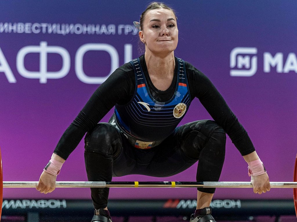 Челябинская тяжелоатлетка Кристина Новицкая взяла серебро на Кубке России