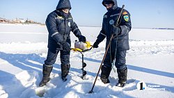 Южноуральские спасатели применяют новейшую технику для распила льда