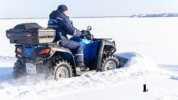 Южноуральские спасатели применяют новейшую технику для распила льда