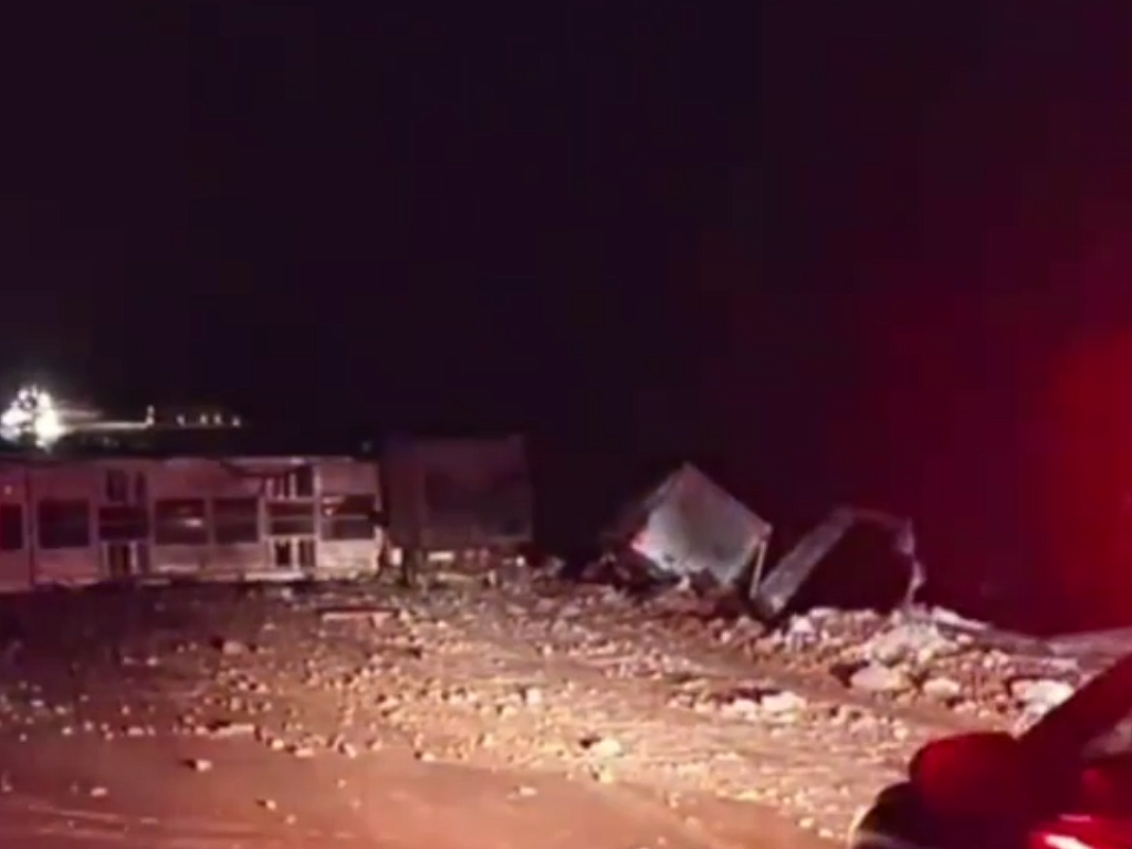 На трассе М-5 под Златоустом столкнулись 3 машины, в том числе автовоз