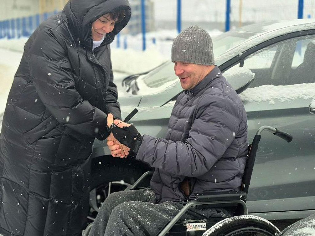 Челябинским ветеранам СВО передали автомобили с ручным управлением