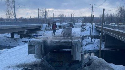 На мосту через Миасс в Челябинске строят сегмент для трамваев и автомобилей