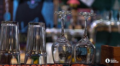 «После той девушки я перестал брать чужие проблемы на себя» — бармен из Челябинска о работе