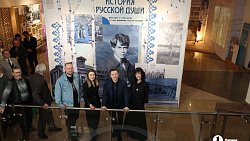 Сергей Безруков прикоснулся к метеориту и сел за парту Есенина в Челябинске