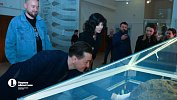 Сергей Безруков прикоснулся к метеориту и сел за парту Есенина в Челябинске