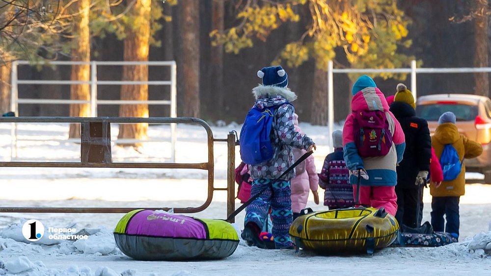 Ребенок выкатился на «ватрушке» под колеса автомобиля в Юрюзани